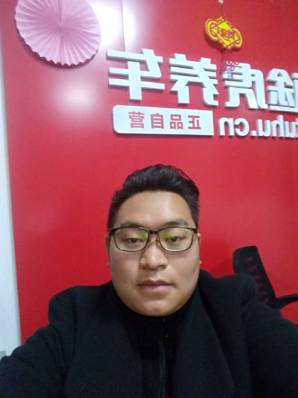 向上倾斜45度的第一张照片--南宁相亲服务中心