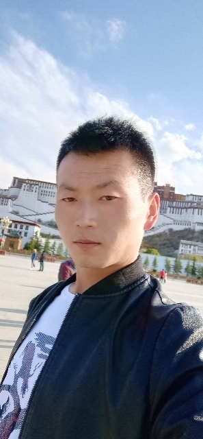 阳光下的小草的第一张照片--南宁相亲服务中心
