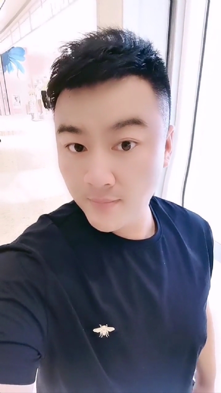 微风徐徐的第一张照片--南宁相亲服务中心