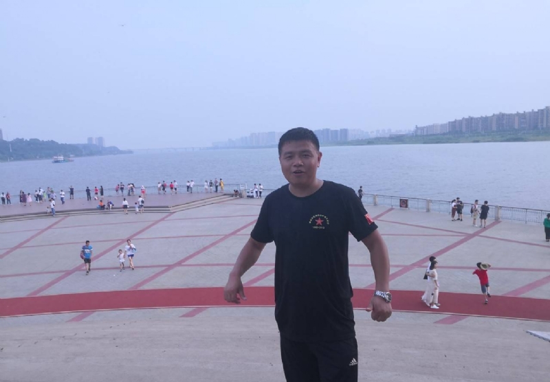 曾经心疼的我的第一张照片--南宁相亲服务中心