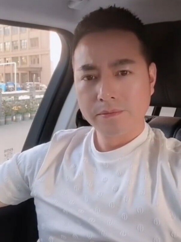 勿忘初心的第一张照片--南宁相亲服务中心